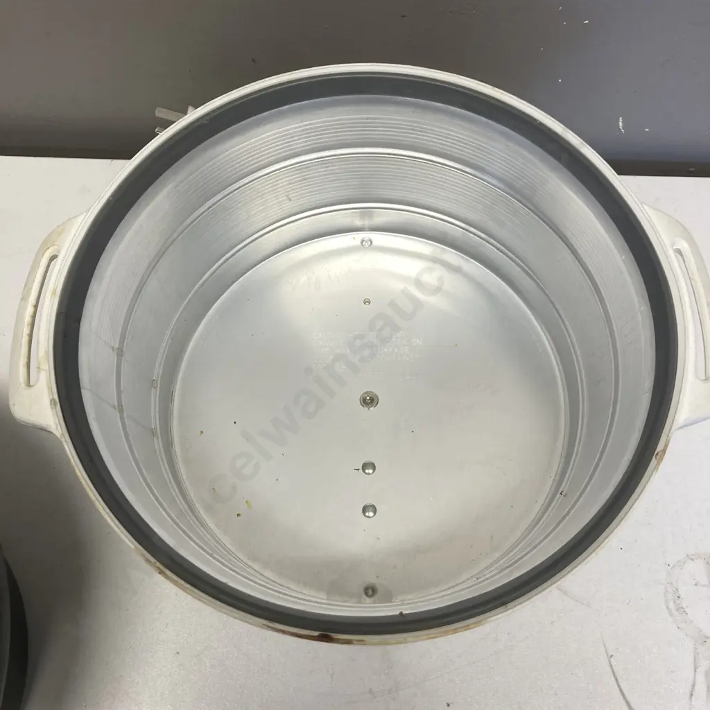 Vintage Sunbeam Crock-Pot, Model HP 0030 Image 1++